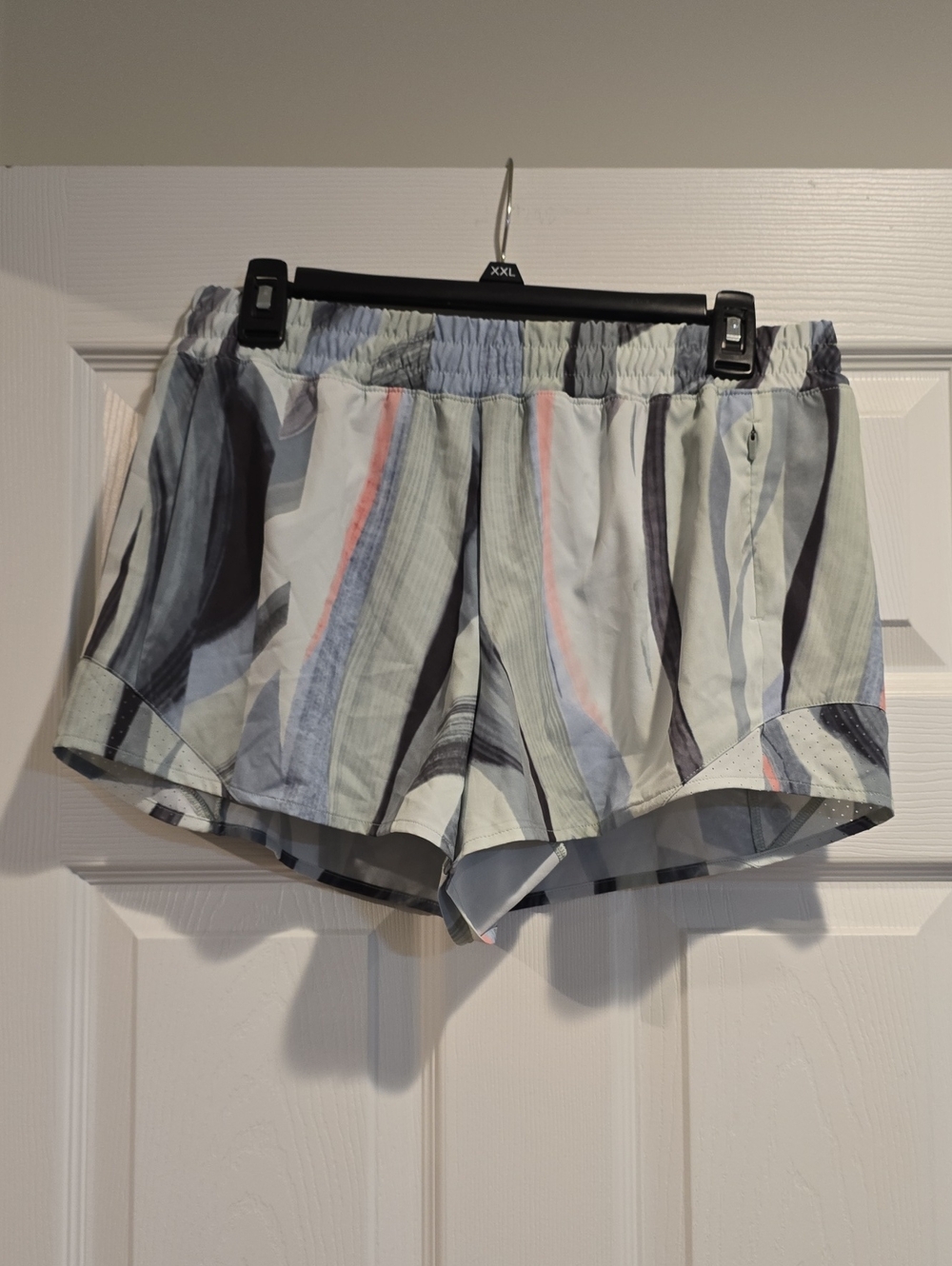 CALIA by Carrie Underwood Light Gray Multicolor Watercolor Stripe Shorts